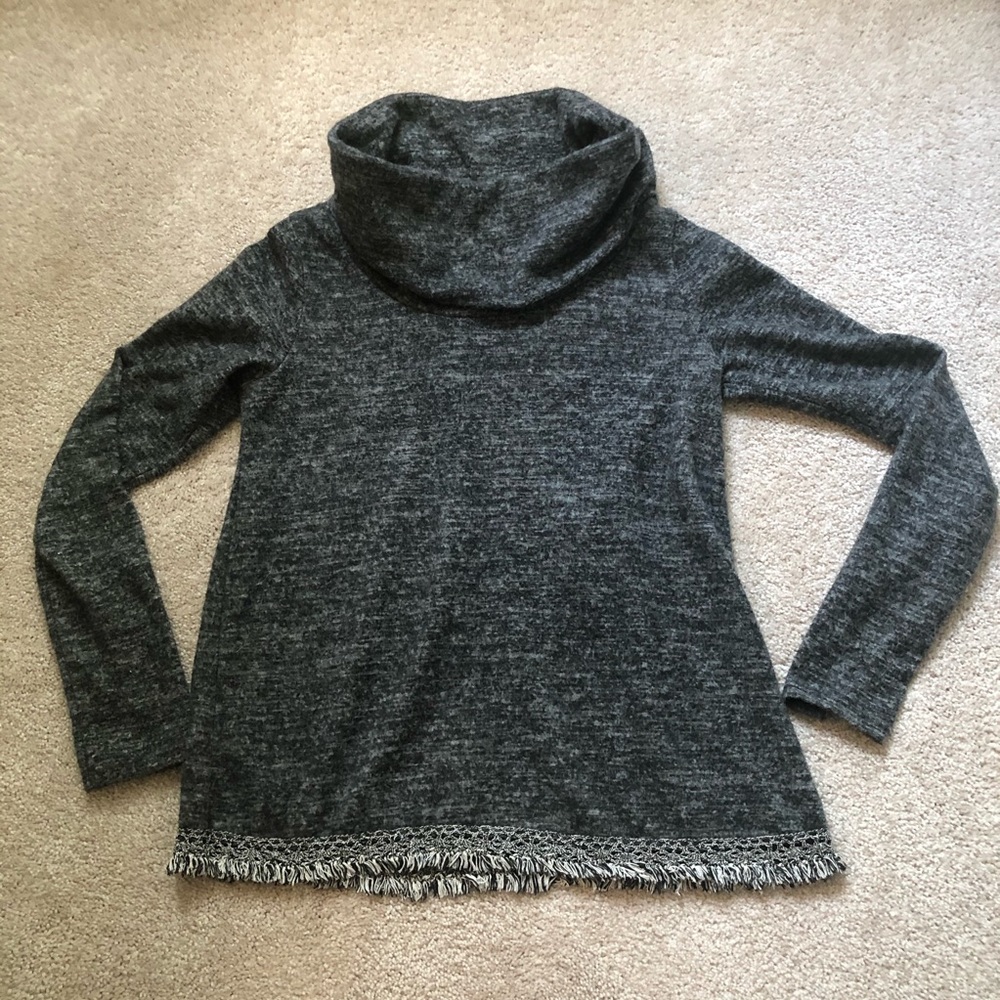 SAGE GRAY TURTLENECK WITH FRINGE DETAIL